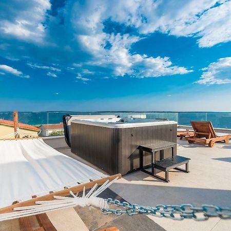 Luxury Penthouse Lägenhet Mandre Exteriör bild