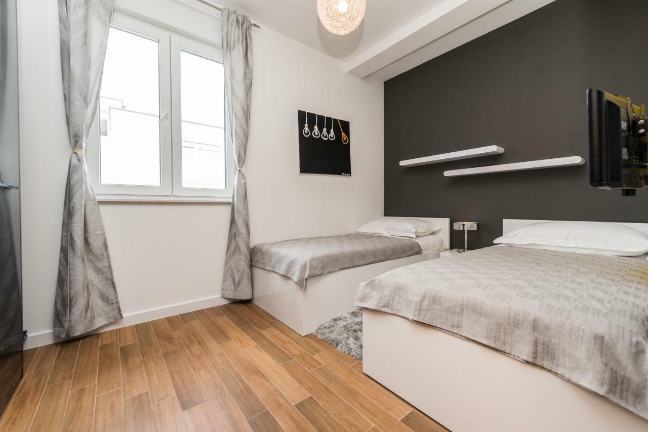 Luxury Penthouse Lägenhet Mandre Exteriör bild