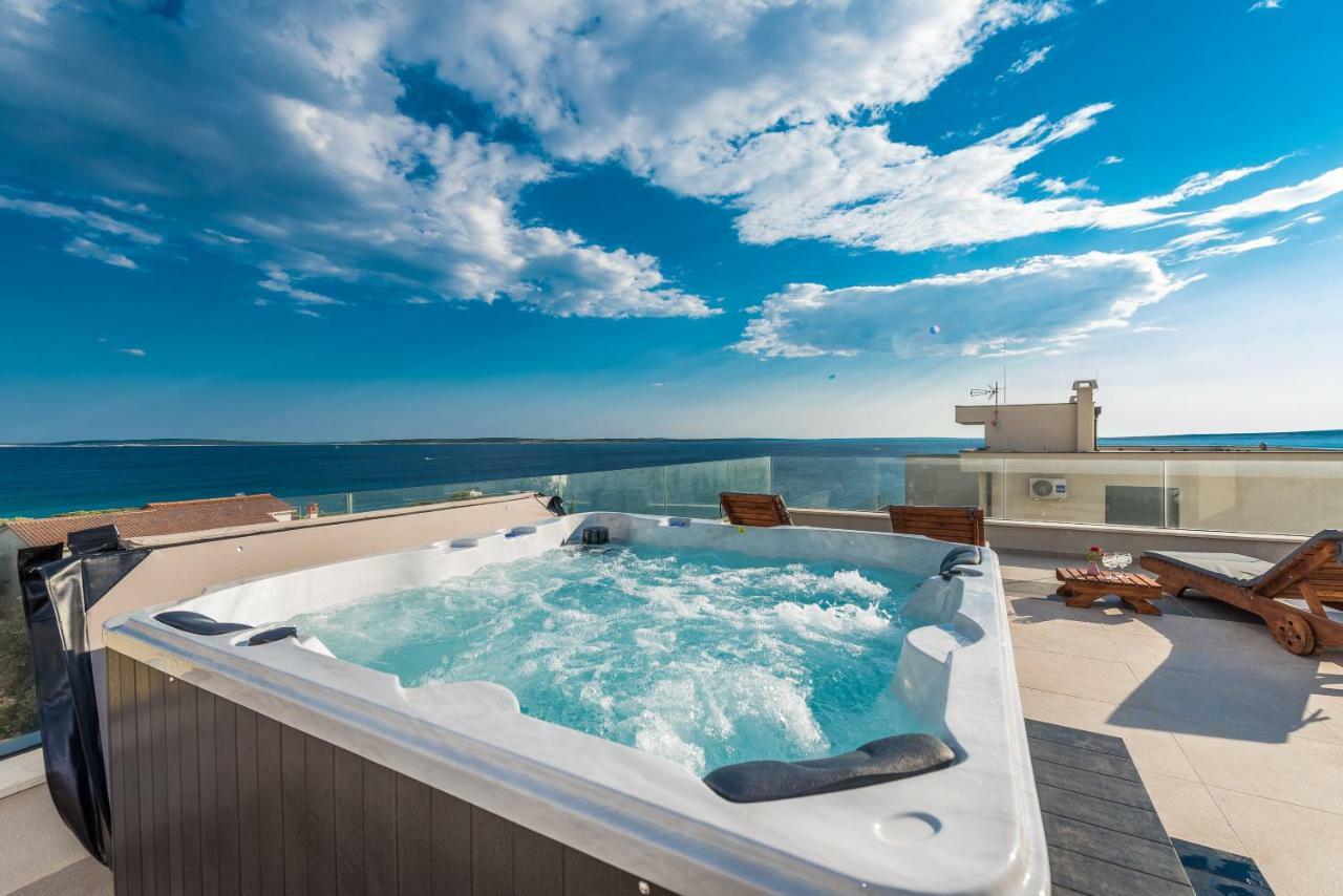 Luxury Penthouse Lägenhet Mandre Exteriör bild