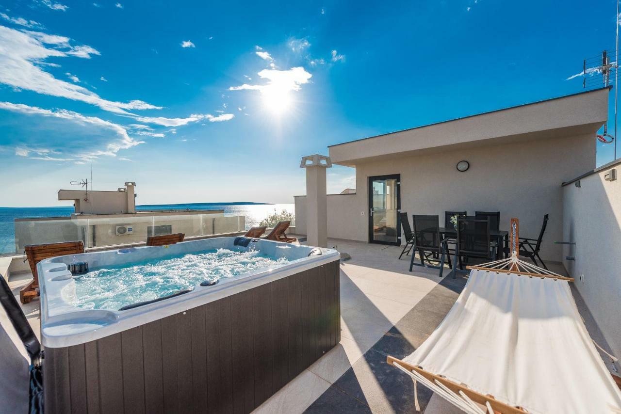 Luxury Penthouse Lägenhet Mandre Exteriör bild