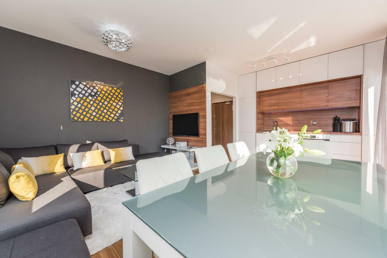 Luxury Penthouse Lägenhet Mandre Exteriör bild