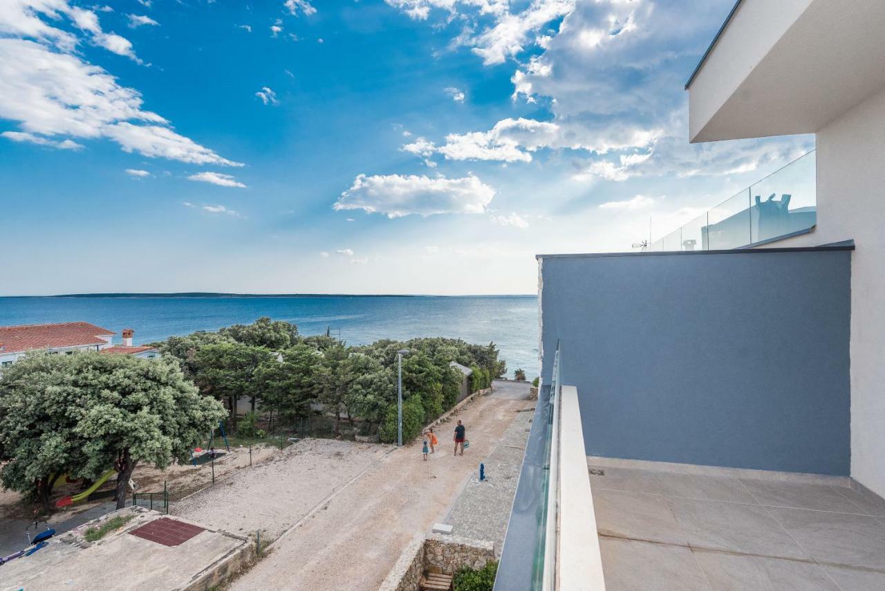 Luxury Penthouse Lägenhet Mandre Exteriör bild