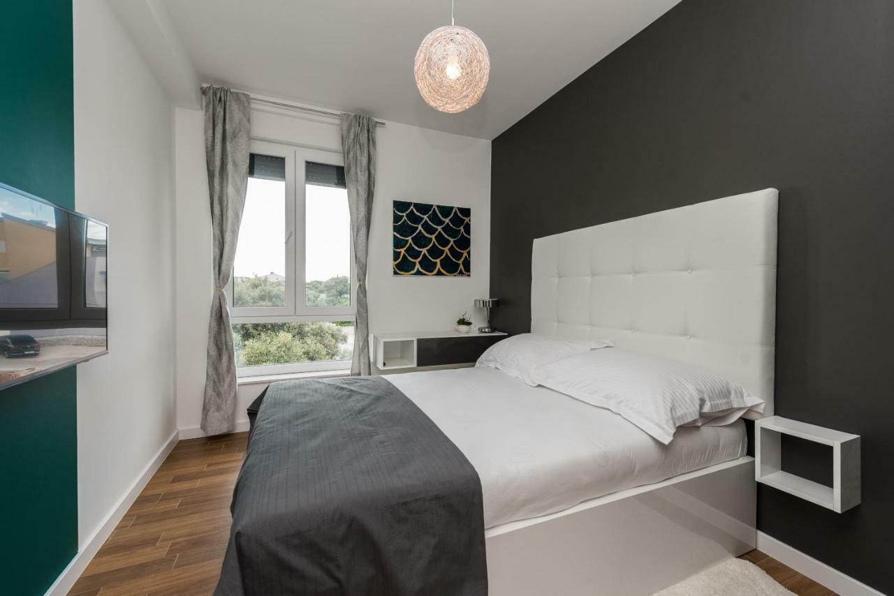 Luxury Penthouse Lägenhet Mandre Exteriör bild