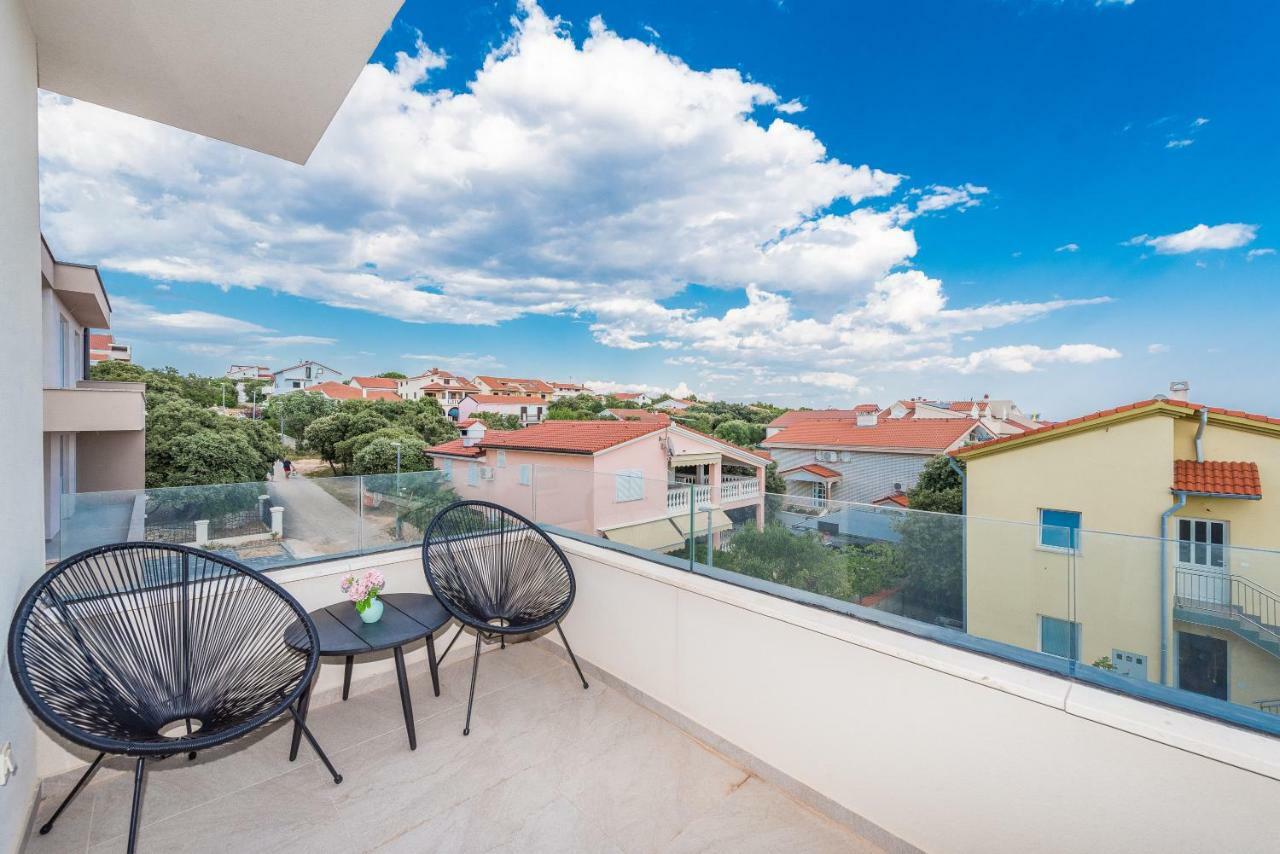 Luxury Penthouse Lägenhet Mandre Exteriör bild
