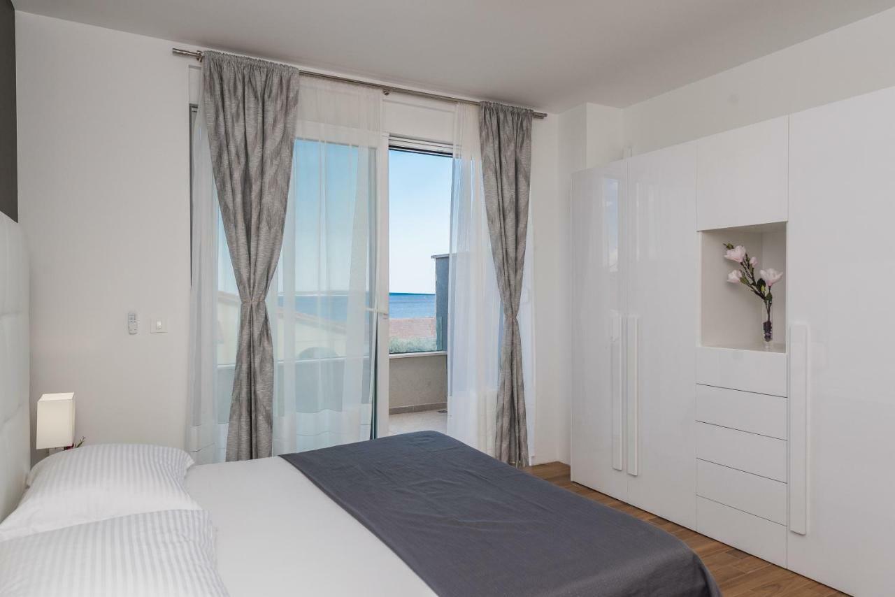 Luxury Penthouse Lägenhet Mandre Exteriör bild