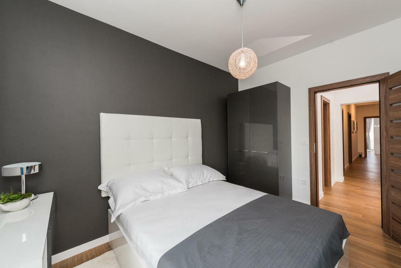 Luxury Penthouse Lägenhet Mandre Exteriör bild