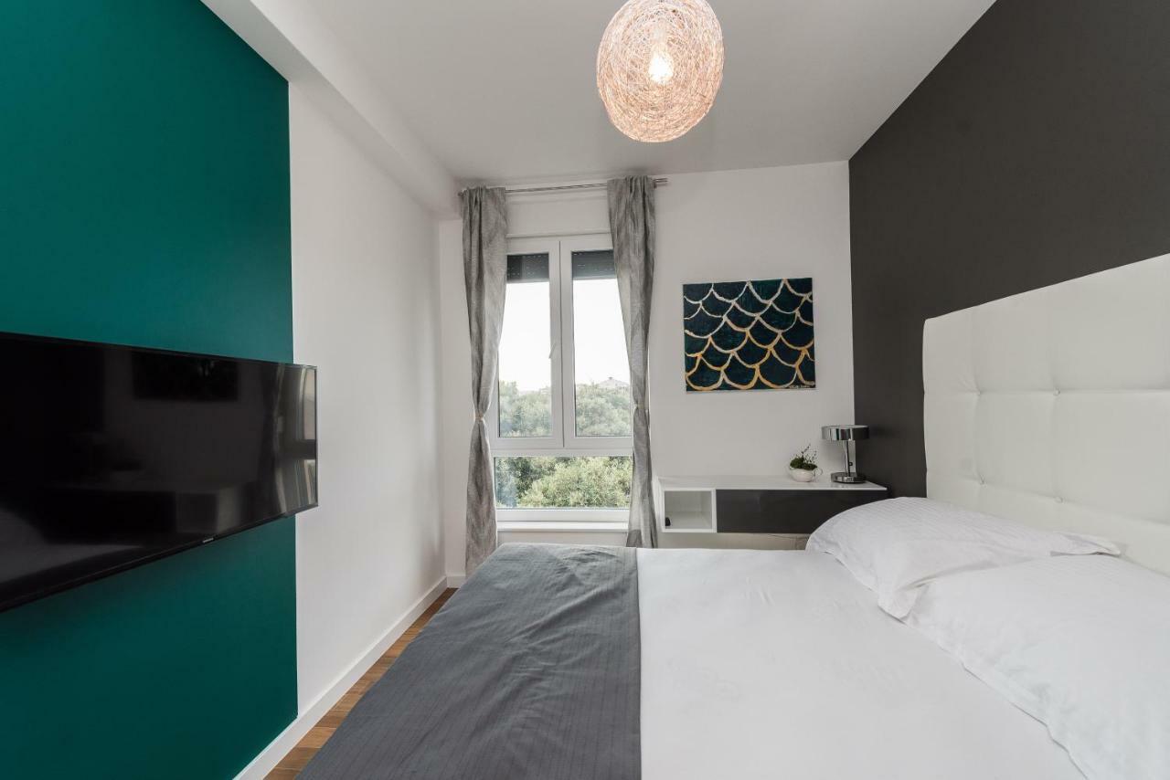 Luxury Penthouse Lägenhet Mandre Exteriör bild